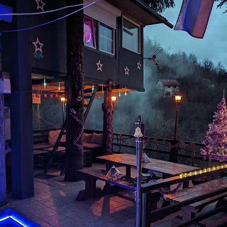 Tree House Apartment Високо Екстериор снимка