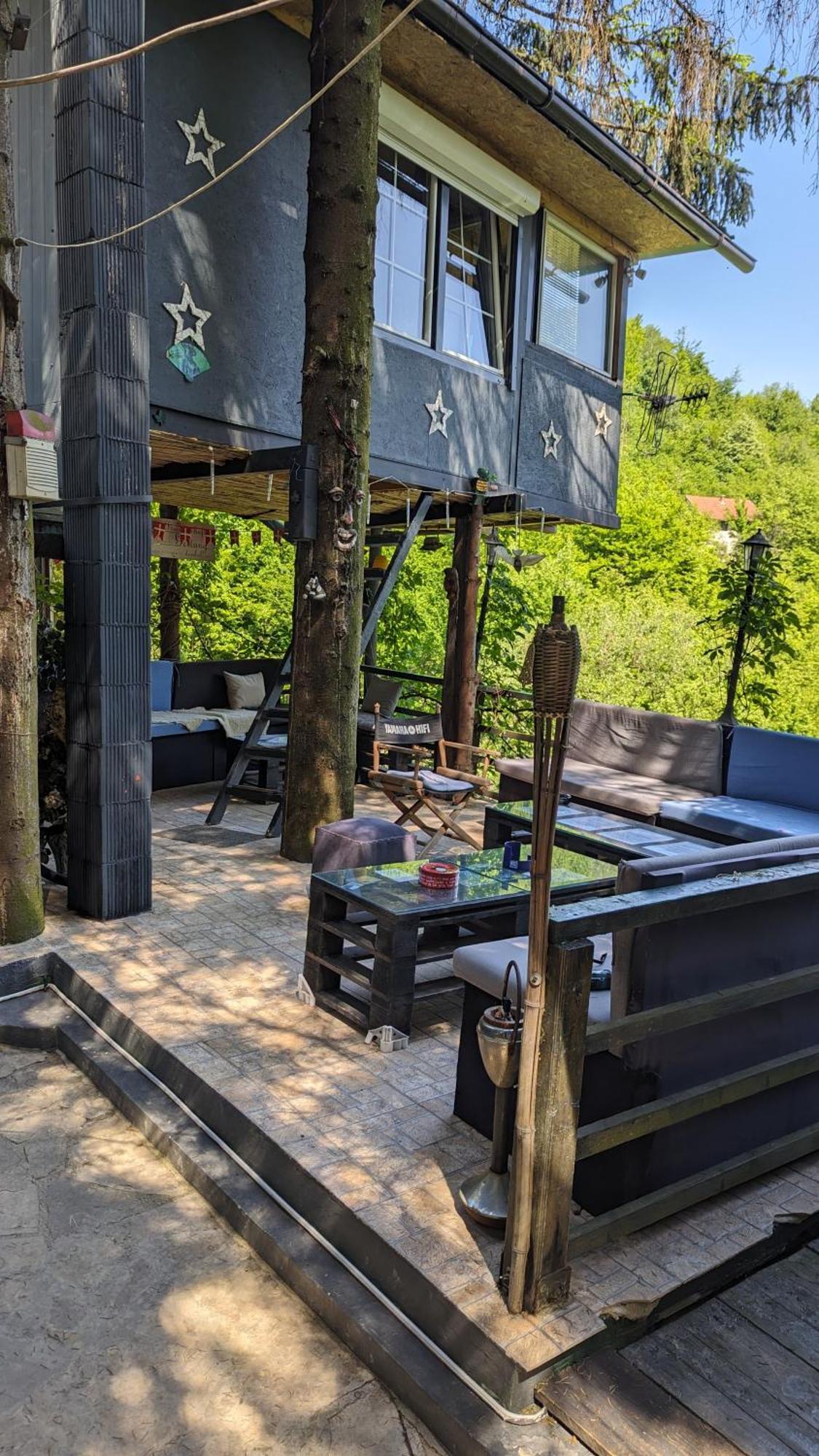 Tree House Apartment Високо Екстериор снимка