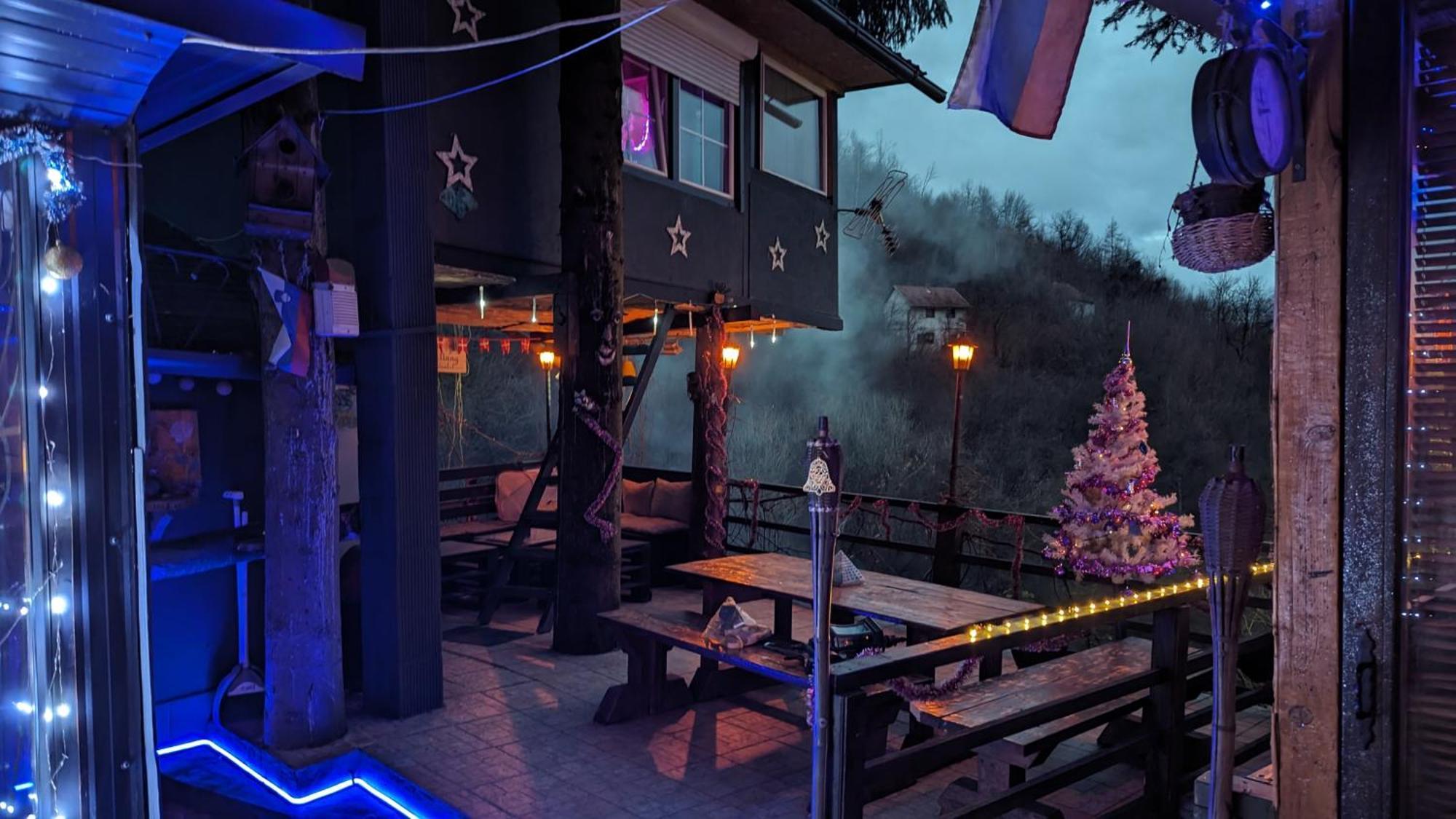Tree House Apartment Високо Екстериор снимка